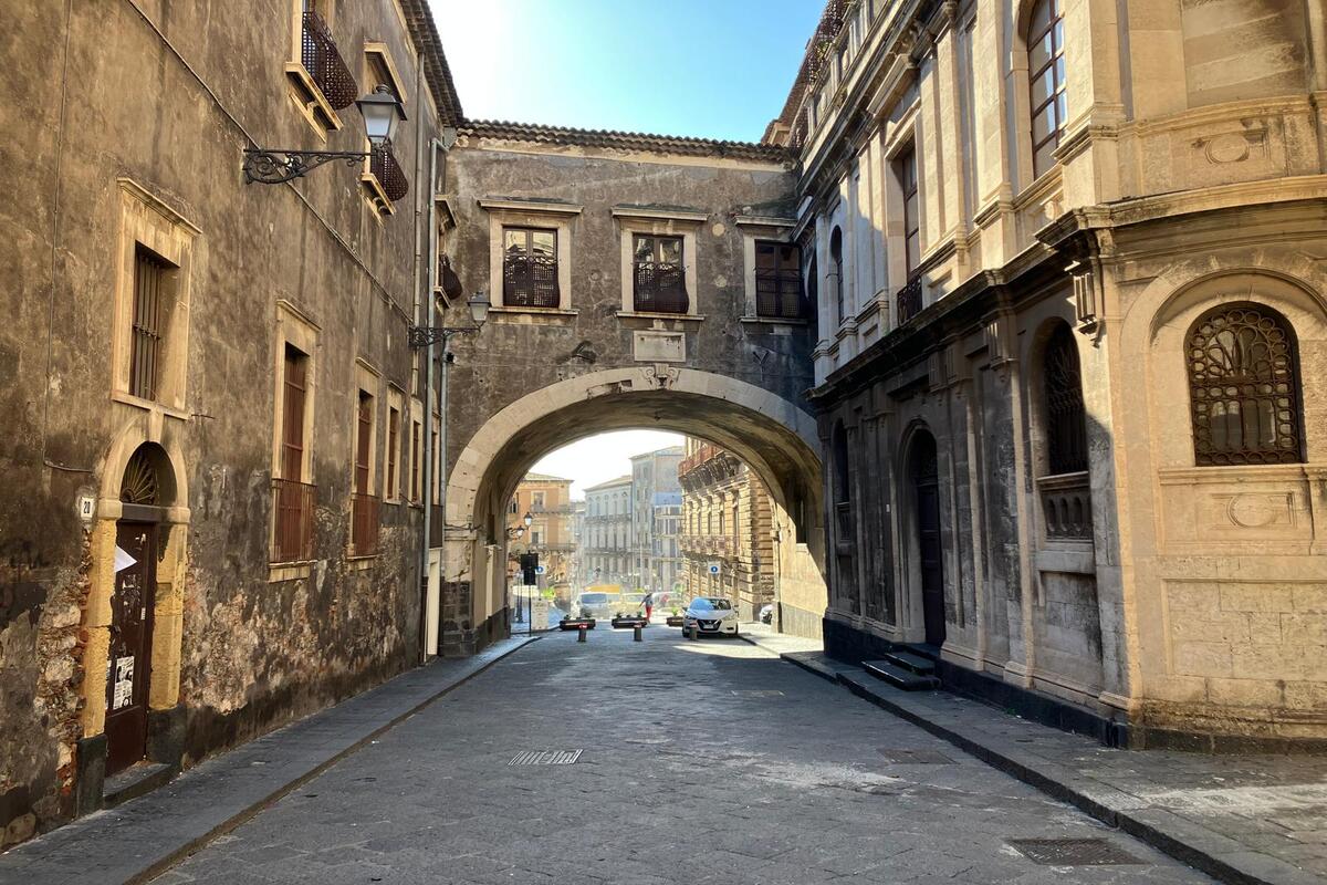 Via dei Crociferi, un viaggio lungo la storia e l’arte del patrimonio Unesco di Catania