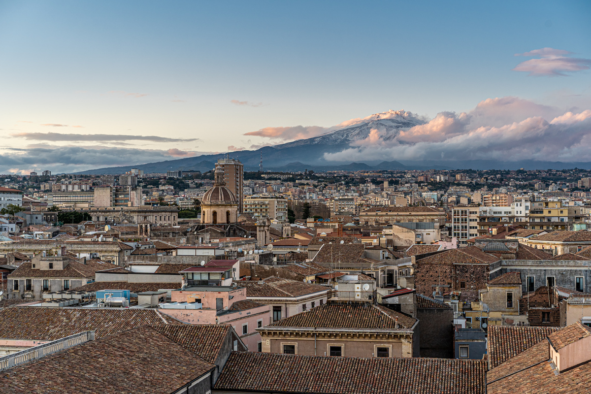 Piazza Università e Via Etnea: tra shopping, storia e panorami da cartolina