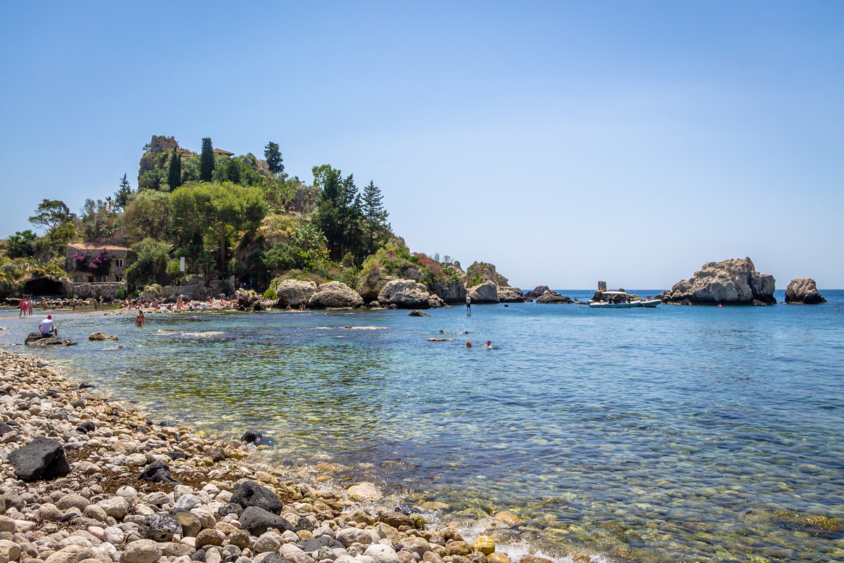 Isola Bella tra mito e meraviglia: il gioiello barocco incastonato nel mare di Taormina